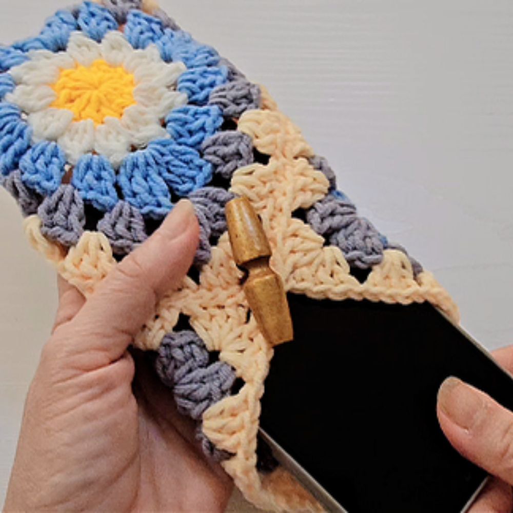 PDF - Granny Square Phone Pouch Crochet Pattern