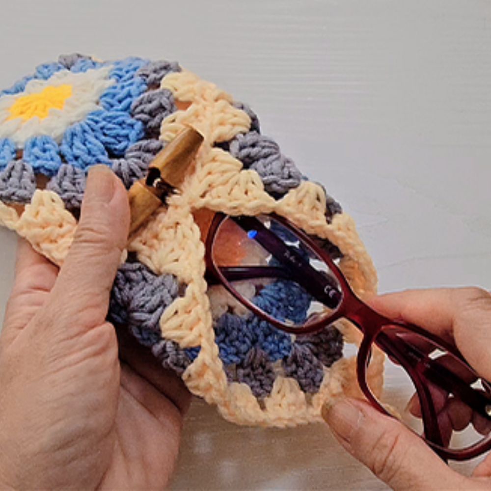 PDF - Granny Square Phone Pouch Crochet Pattern